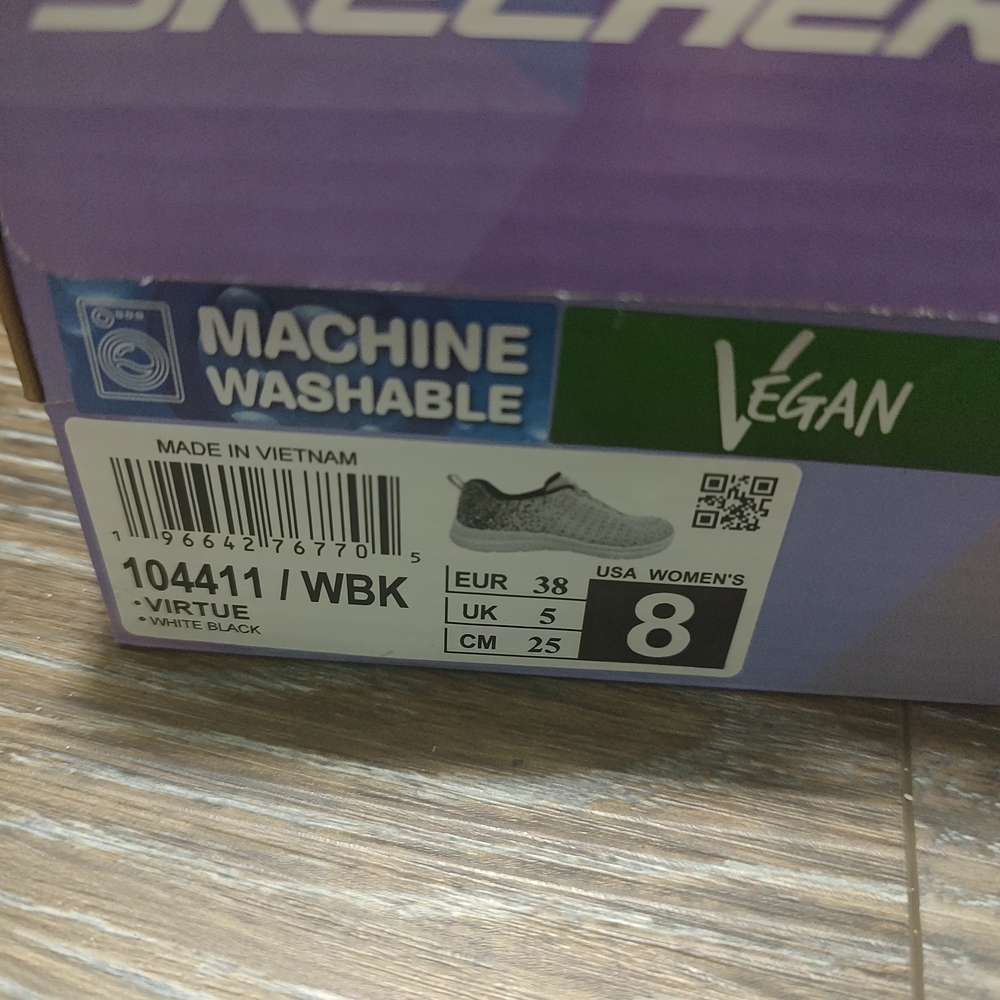 Skechers White and Black Sneakers
